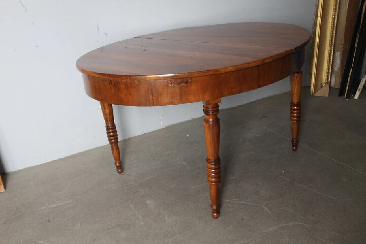 Tuscan oval solid walnut extendable table, mid-19th century 4