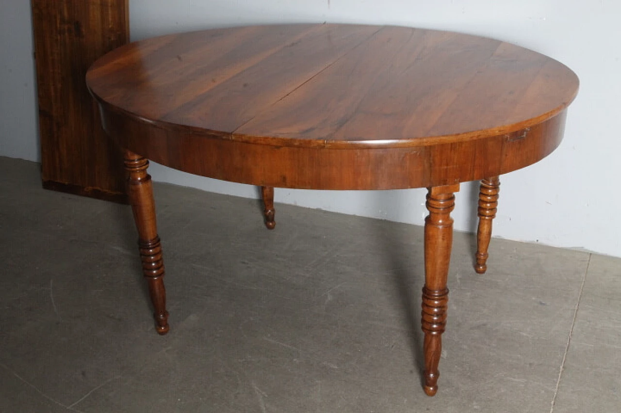 Tuscan oval solid walnut extendable table, mid-19th century 5