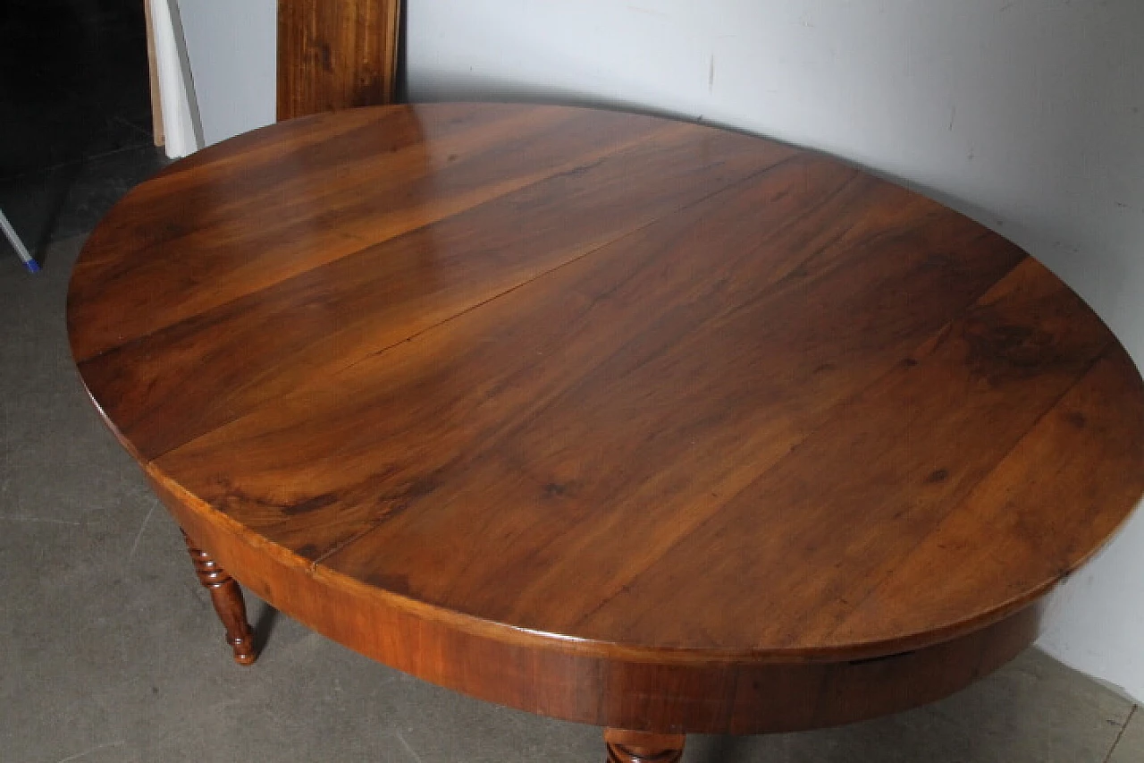 Tuscan oval solid walnut extendable table, mid-19th century 8