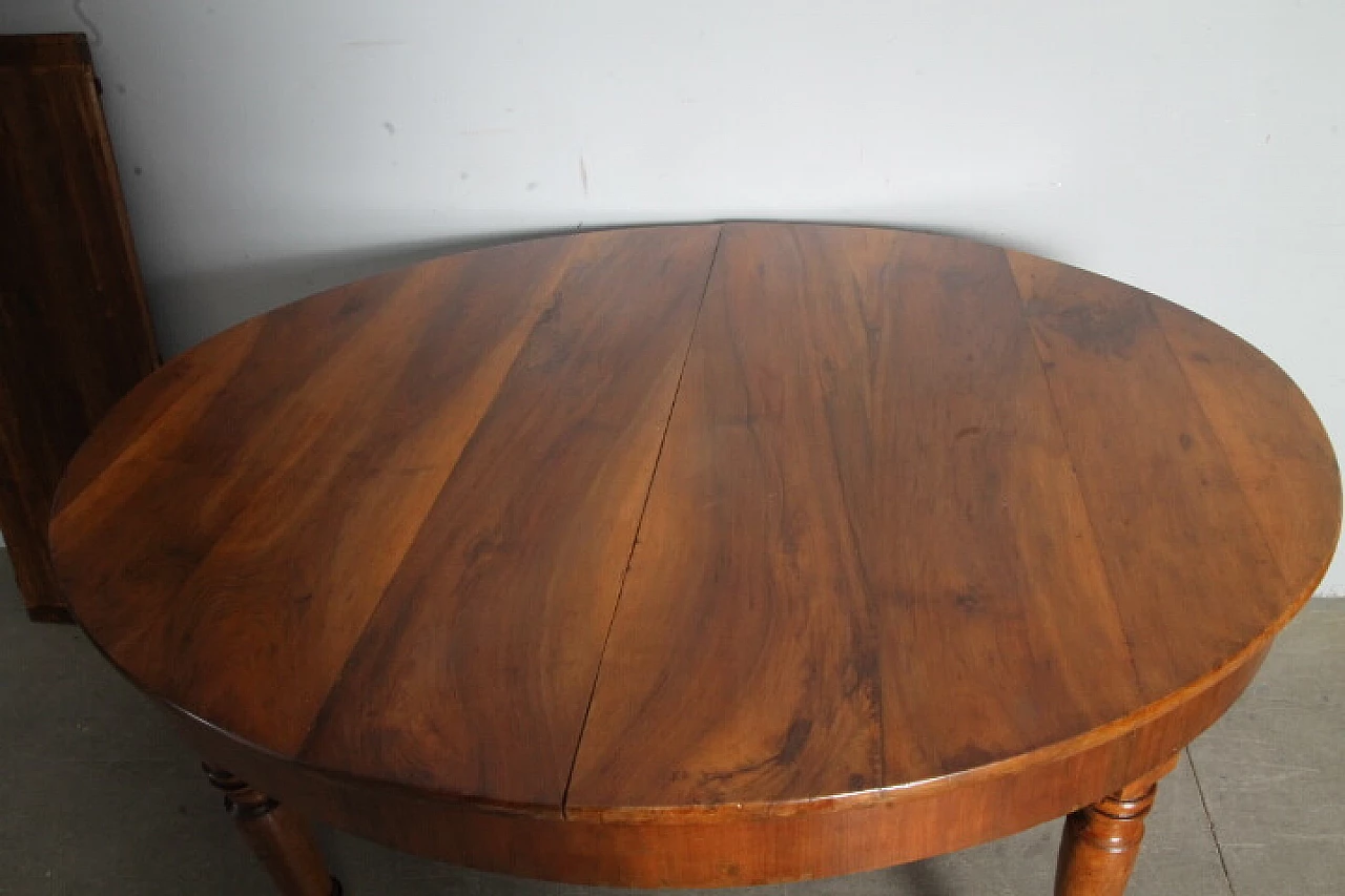 Tuscan oval solid walnut extendable table, mid-19th century 10