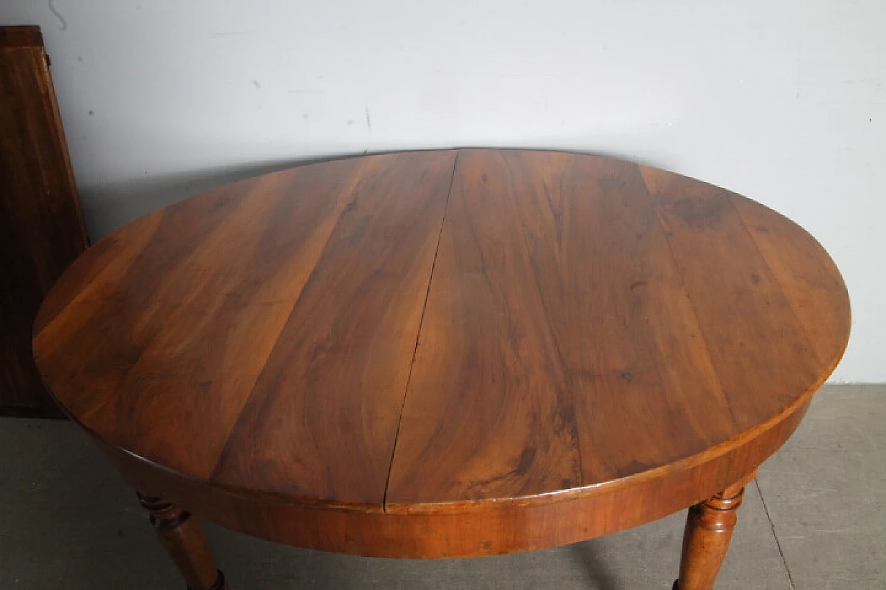 Tuscan oval solid walnut extendable table, mid-19th century 11