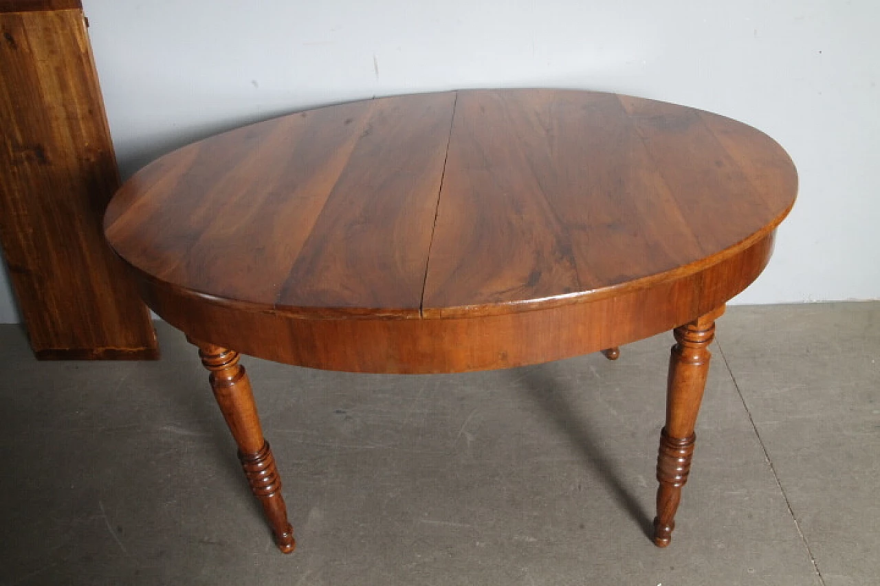 Tuscan oval solid walnut extendable table, mid-19th century 12