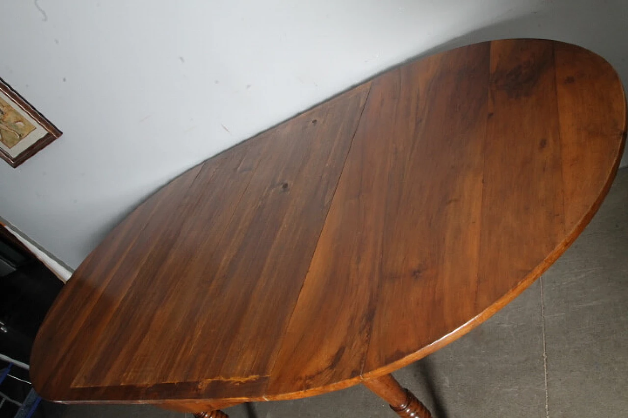 Tuscan oval solid walnut extendable table, mid-19th century 15