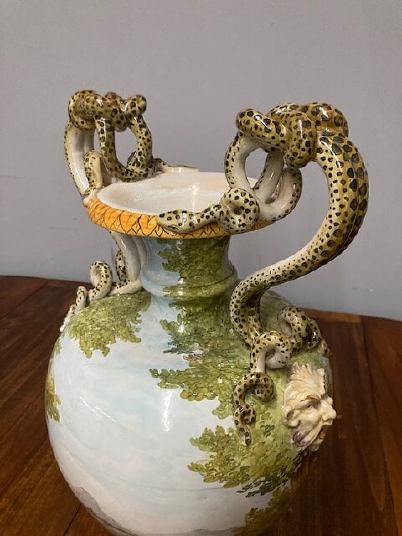 Storied vase depicting The samaritan woman at the well by Ginori, 1860 15