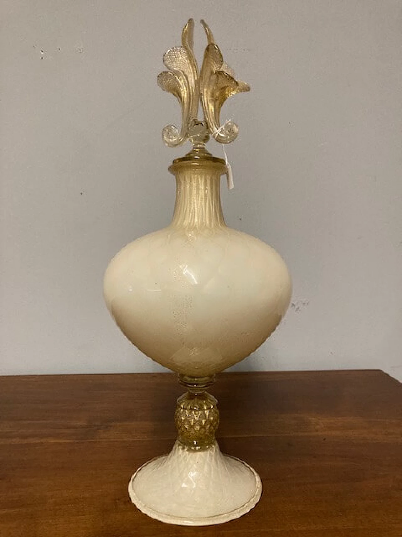 Milky Murano glass and gold amphora, 1940s 1