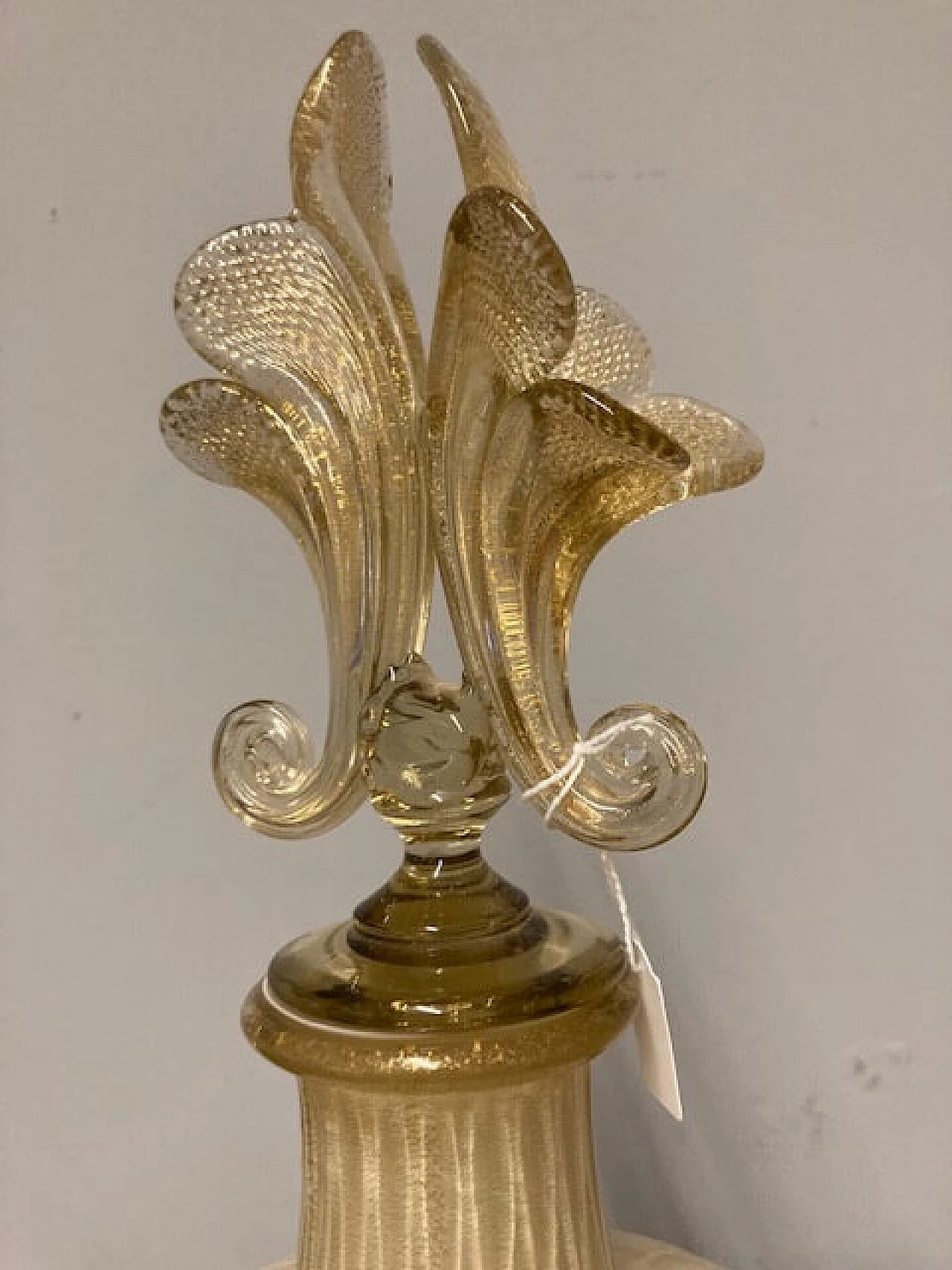 Anfora in vetro Murano lattimo e oro, anni '40 3