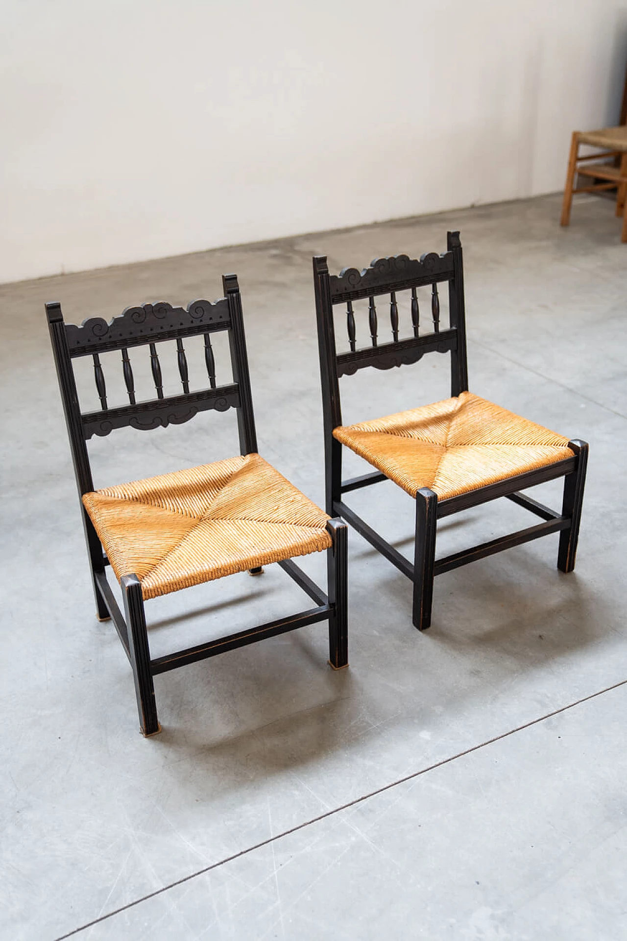 Pair of hand-woven rice straw chamber chairs, 1950s 2