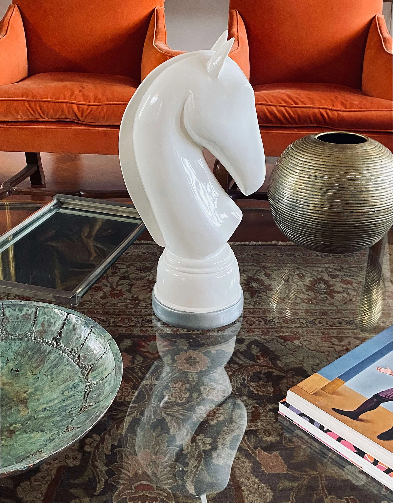 Cavallo degli scacchi, scultura in resina laccata bianca, anni '70 6
