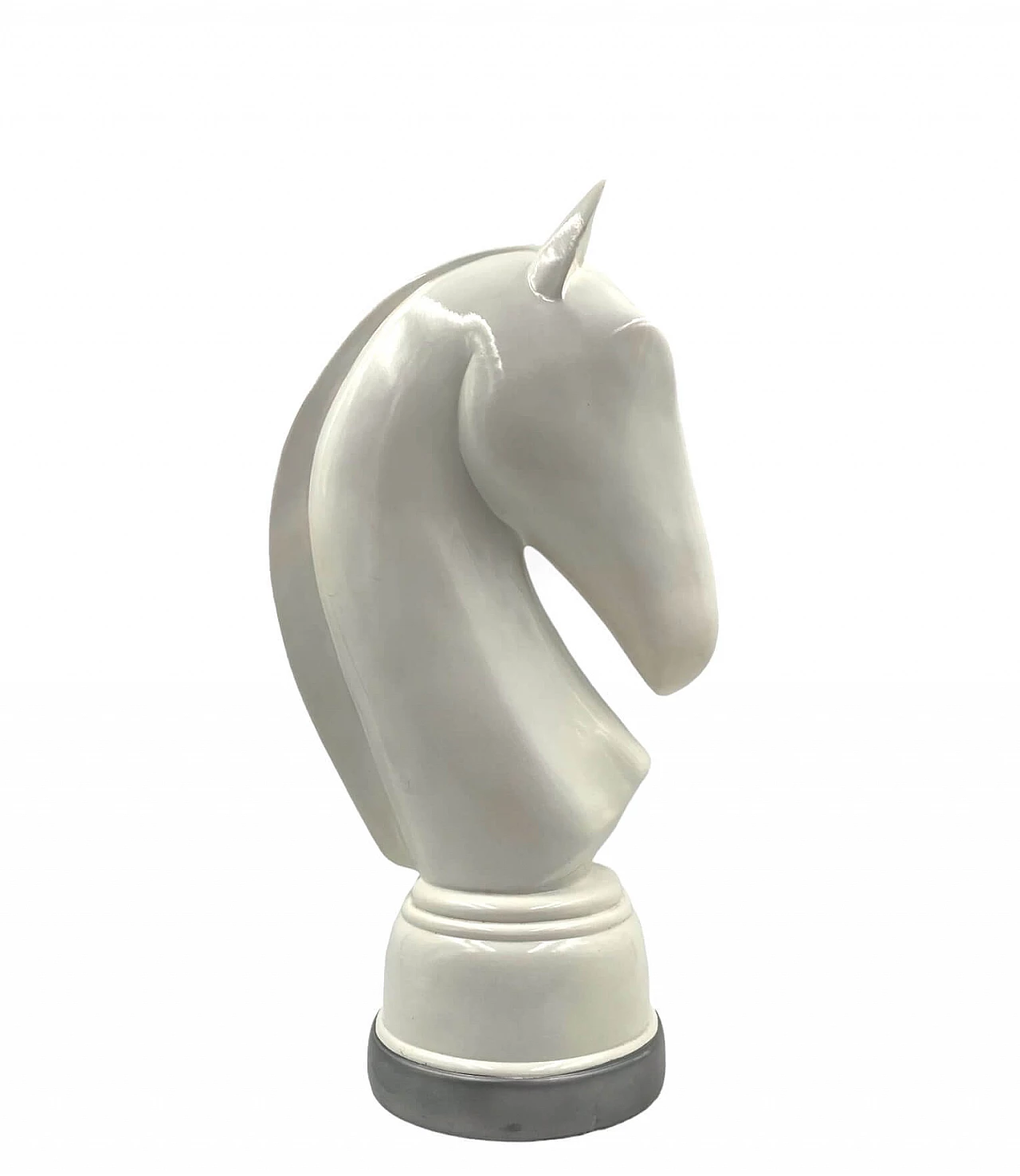 Cavallo degli scacchi, scultura in resina laccata bianca, anni '70 7
