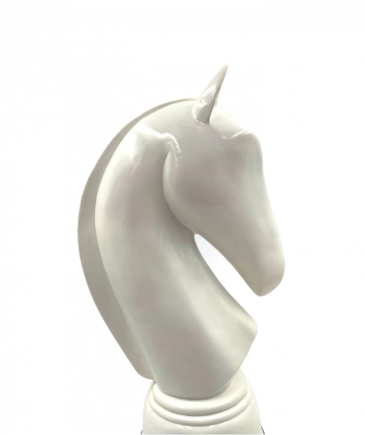 Cavallo degli scacchi, scultura in resina laccata bianca, anni '70 10