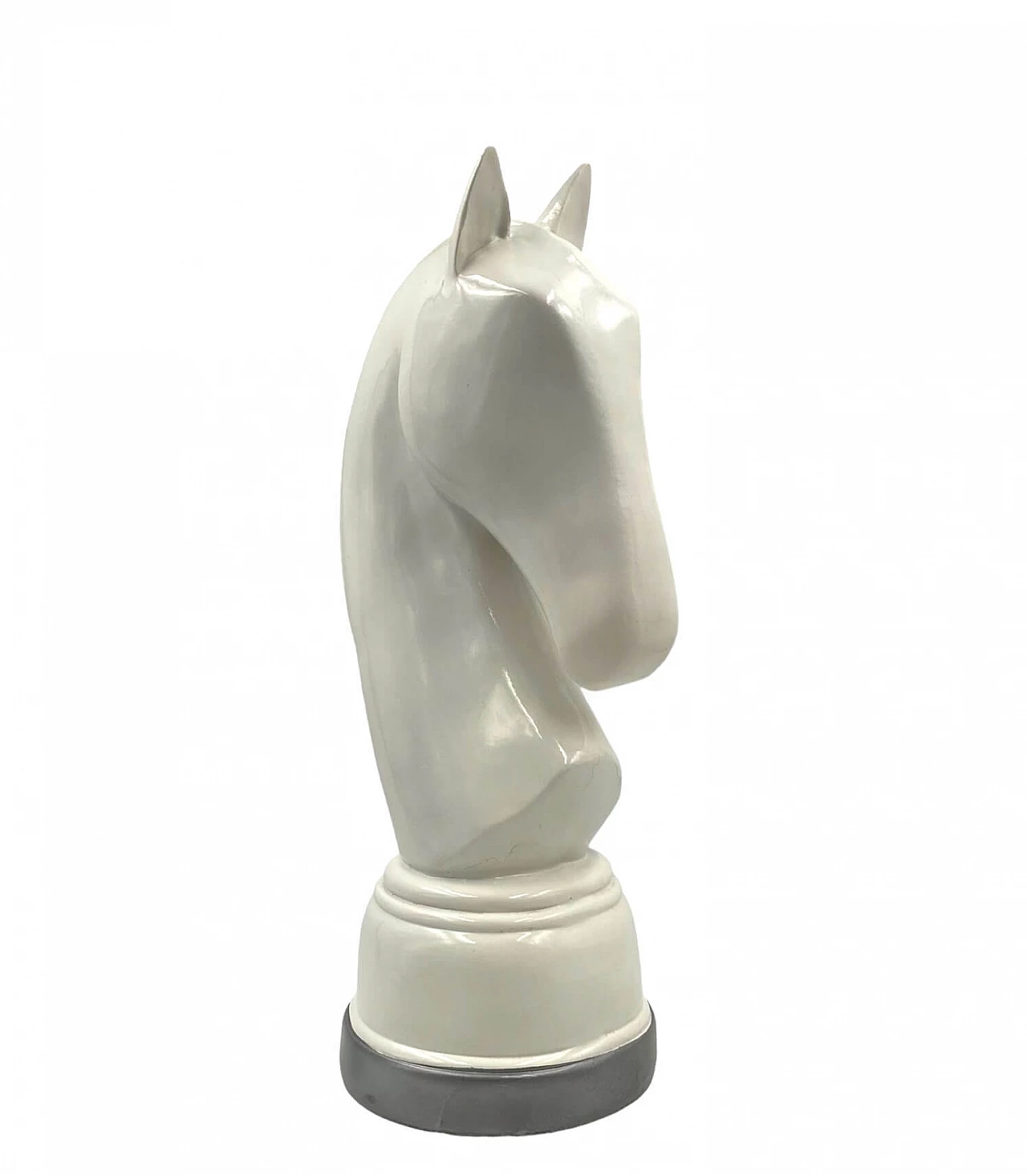 Cavallo degli scacchi, scultura in resina laccata bianca, anni '70 11