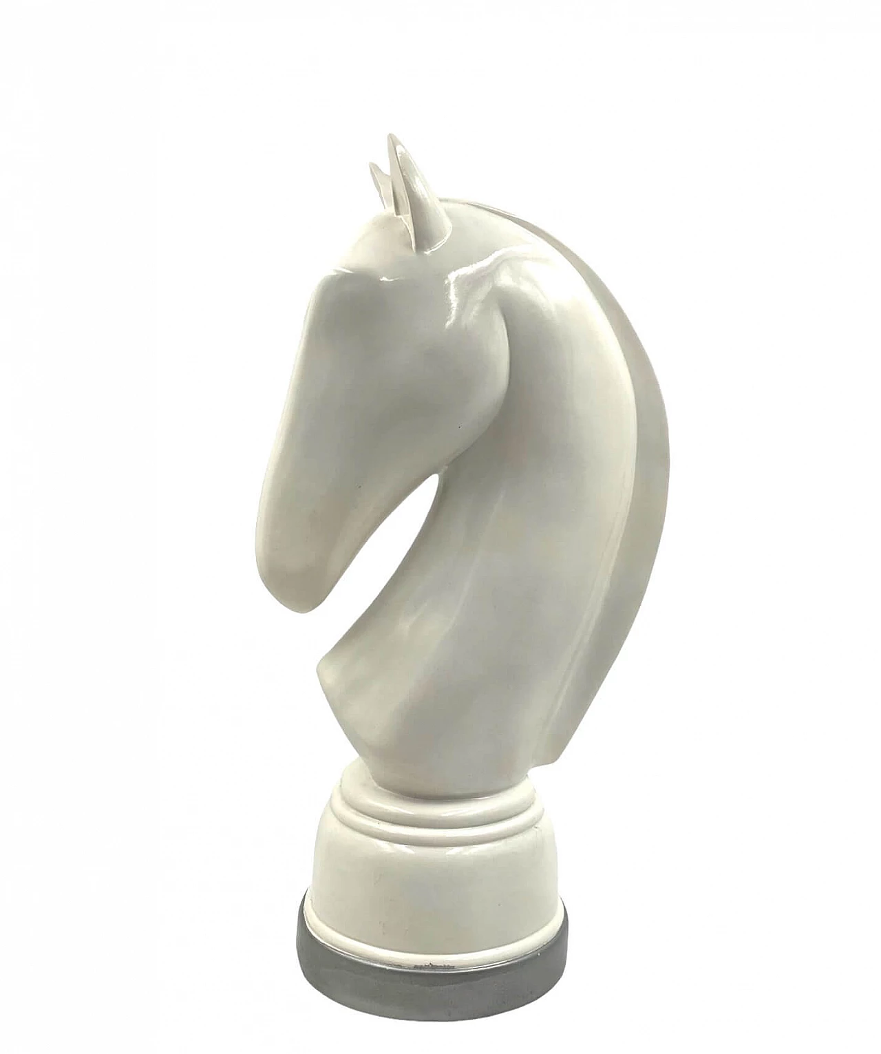 Cavallo degli scacchi, scultura in resina laccata bianca, anni '70 15