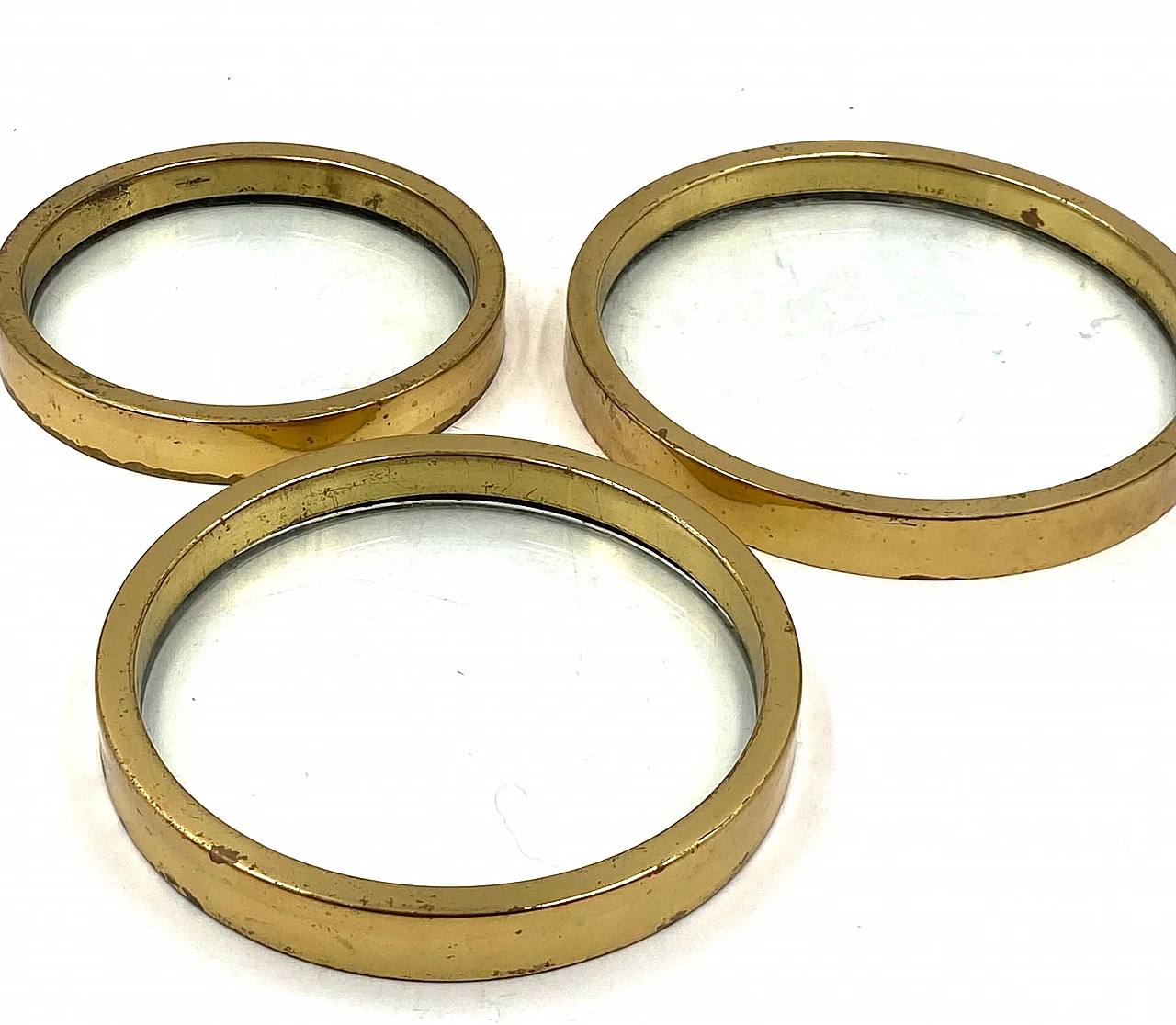 3 Stackable pocket emptiers/ashtrays in brass and glass, 1970s 14