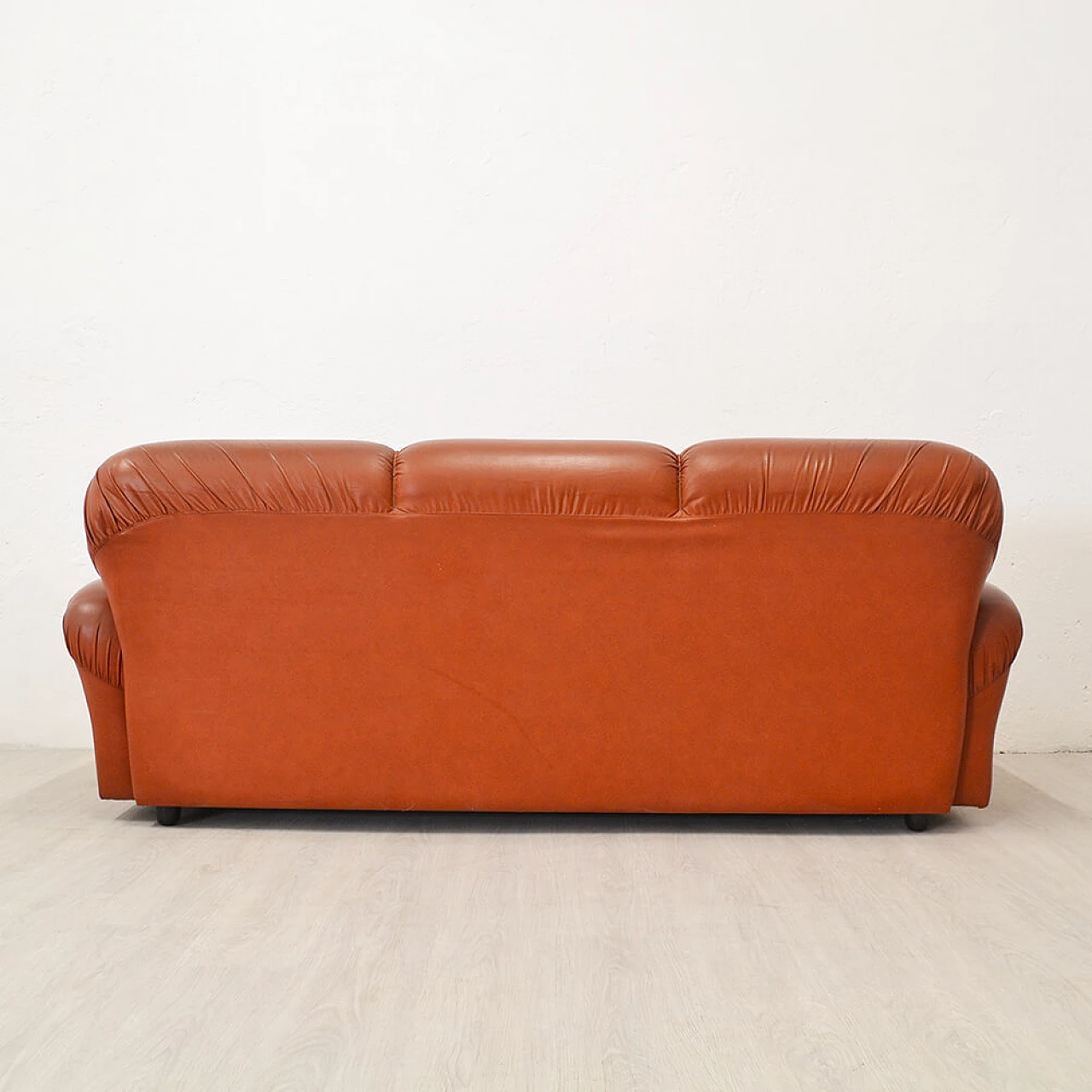 Three-seater brick-coloured leather sofa, 1970s 2
