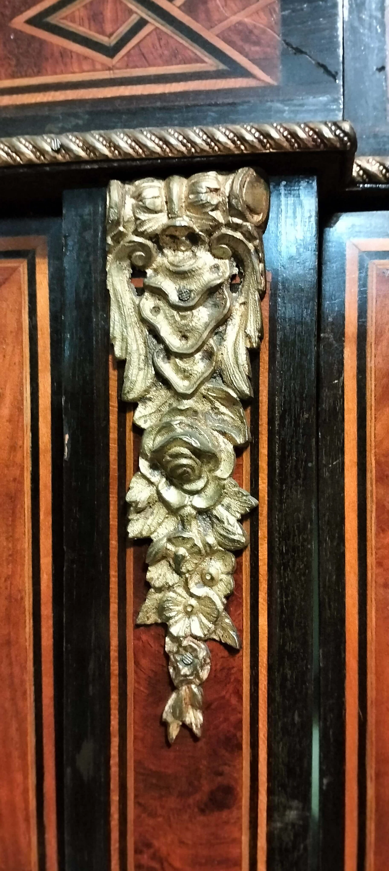 Credenza in radica di tullio, radica di noce ed ebano con decorazioni in bronzo, 1850 2