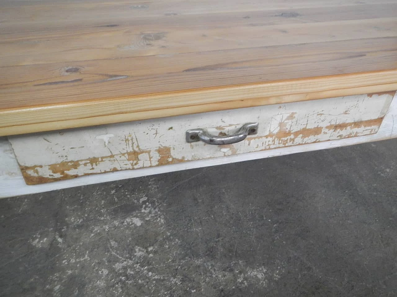 Tavolo in abete verniciato bianco e larice, anni '70 8