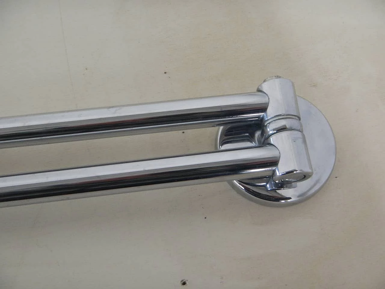 Chromed metal bathroom towel rack, 1960s 5