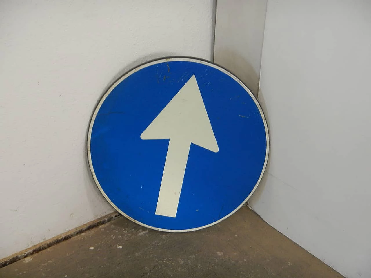 Road sign with directional arrow by Veneta snc 1