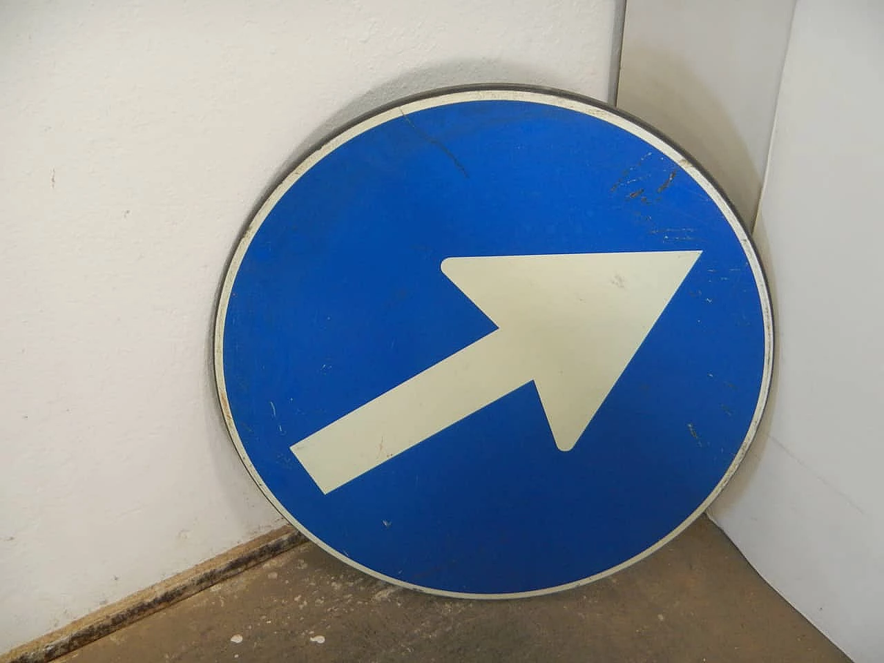 Road sign with directional arrow by Veneta snc 2