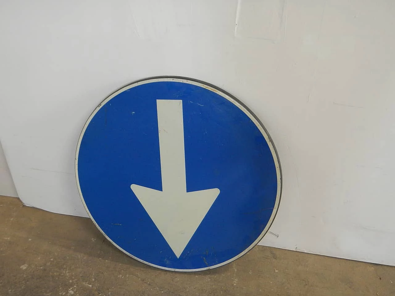 Road sign with directional arrow by Veneta snc 4