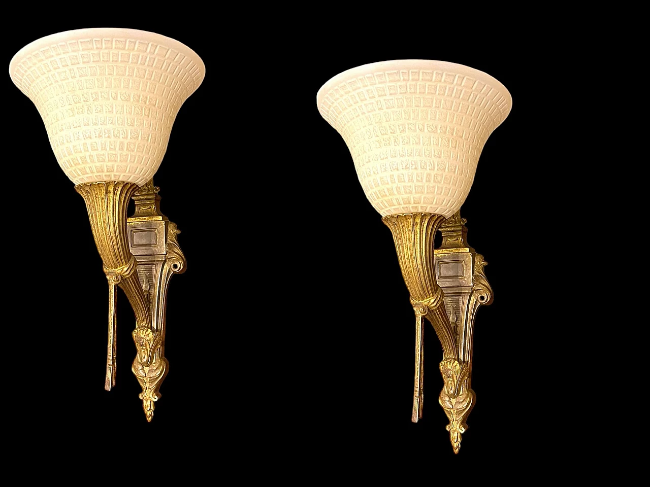 Pair of bronze and Murano glass wall lights, 1950s 4