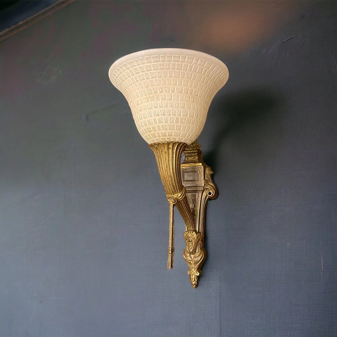 Pair of bronze and Murano glass wall lights, 1950s 5