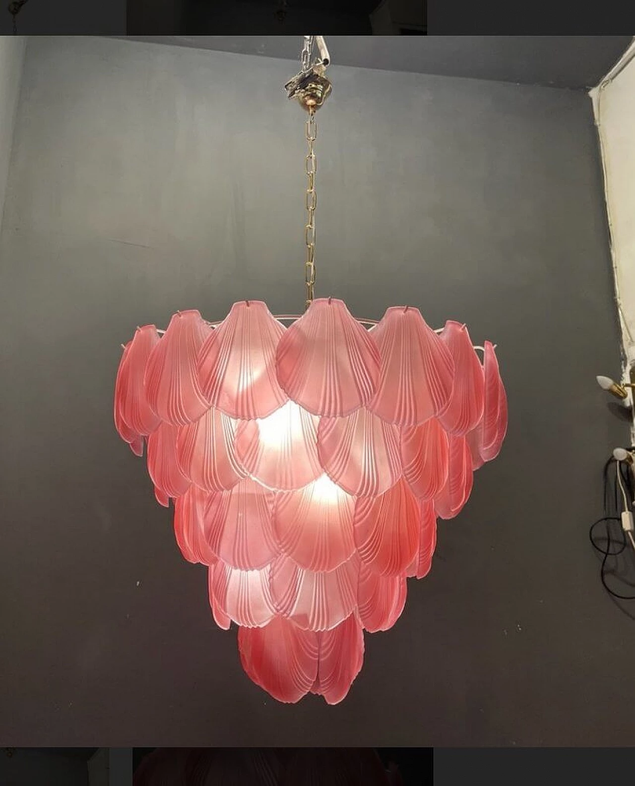 Lampadario a conchiglie in vetro satinato rosa, anni '80 5