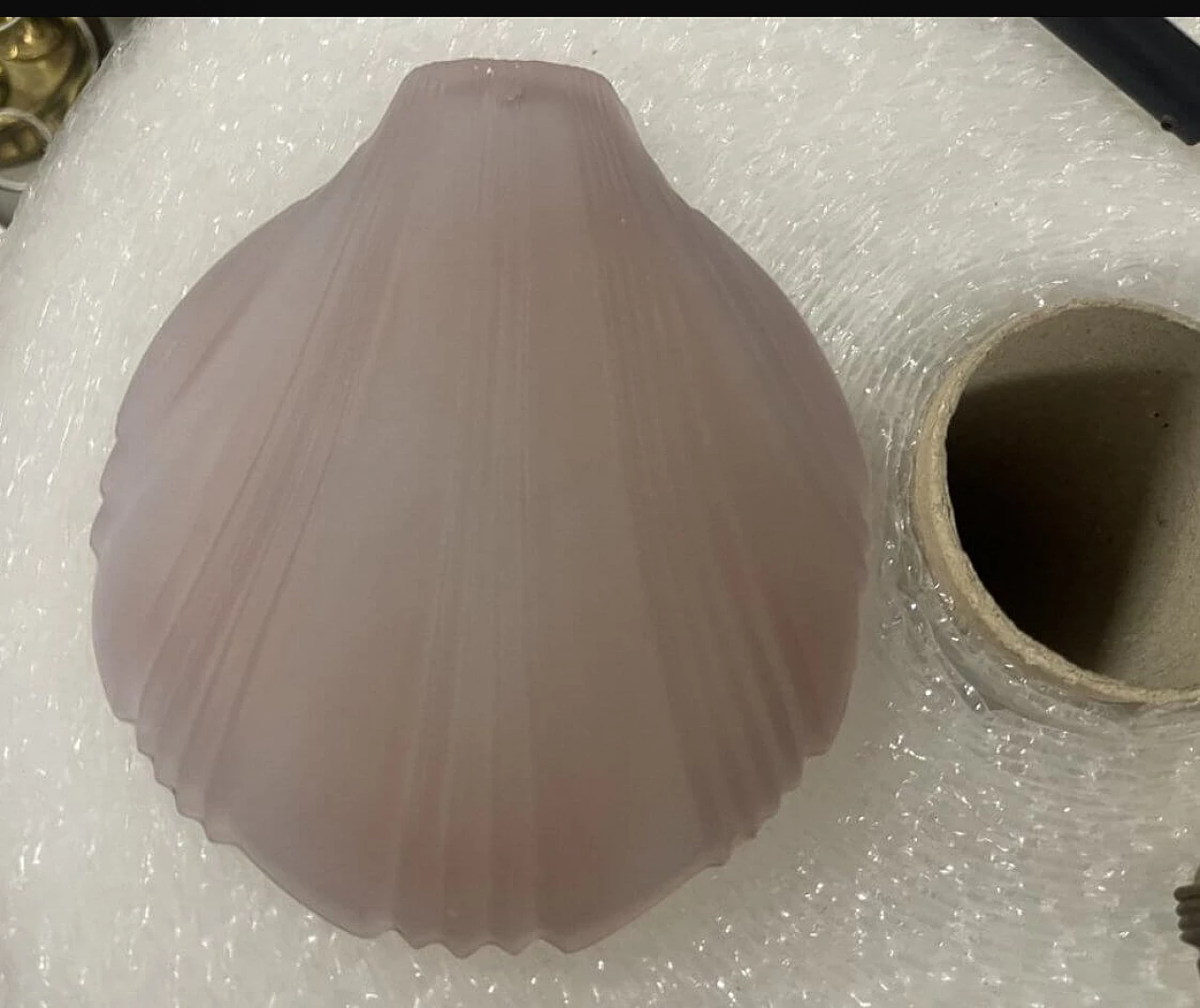 Lampadario a conchiglie in vetro satinato rosa, anni '80 11