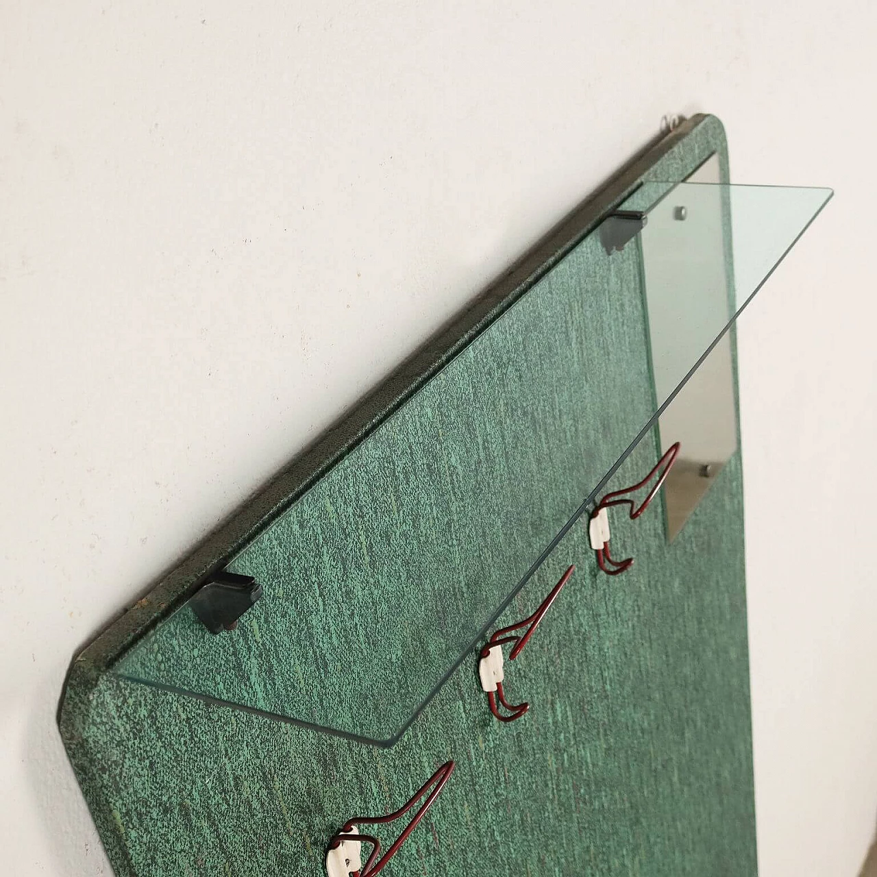 Appendiabiti da parete in metallo e legno rivestito in skai con specchio, anni '60 9
