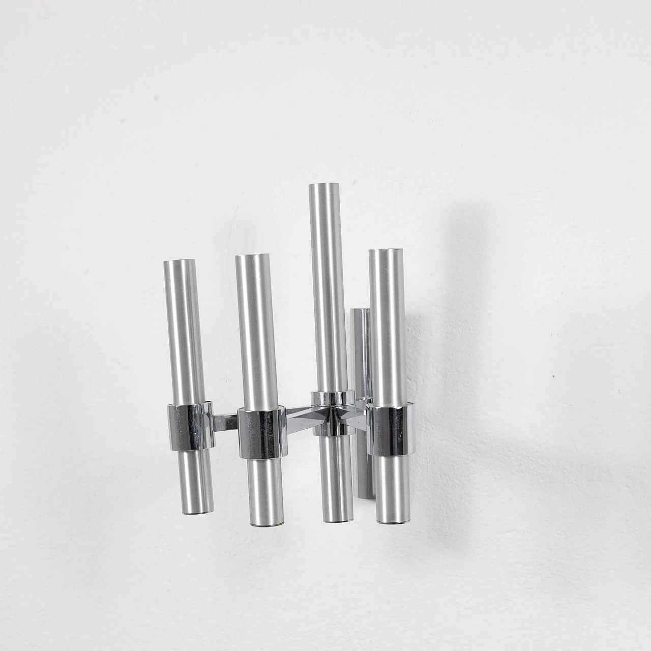 Coppia di applique a quattro luci in metallo cromato, anni '70 2