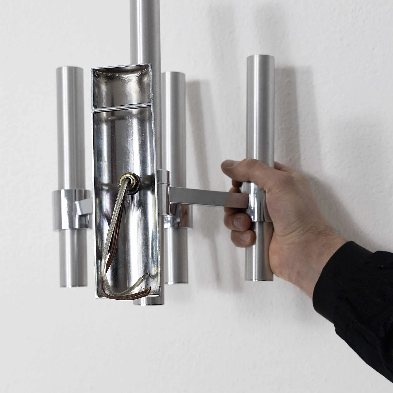 Coppia di applique a quattro luci in metallo cromato, anni '70 11