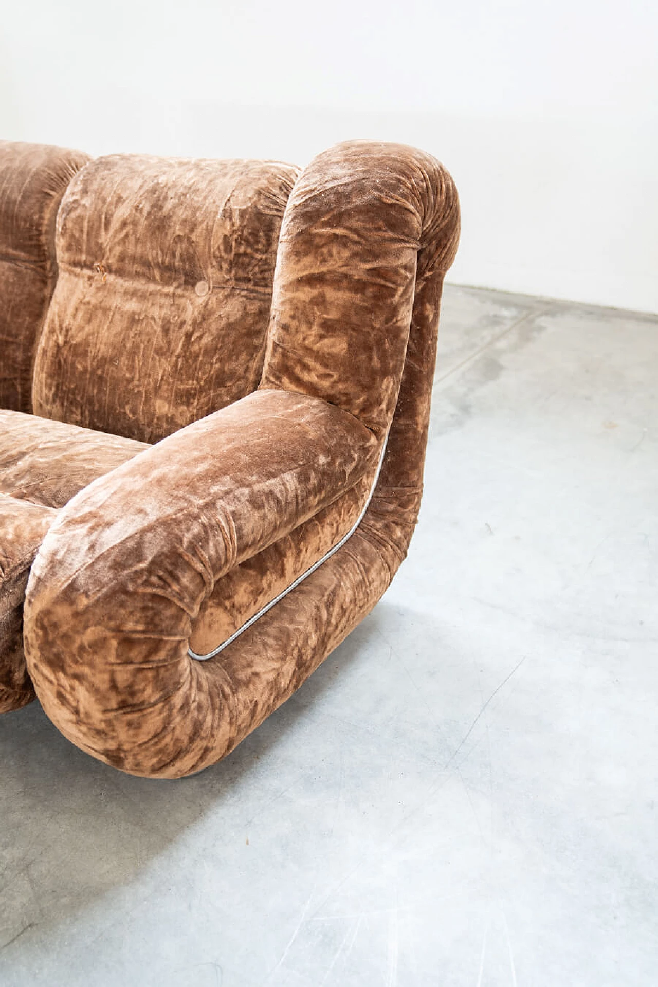 Beige chenille sofa and pair of armchairs, 1970s 8