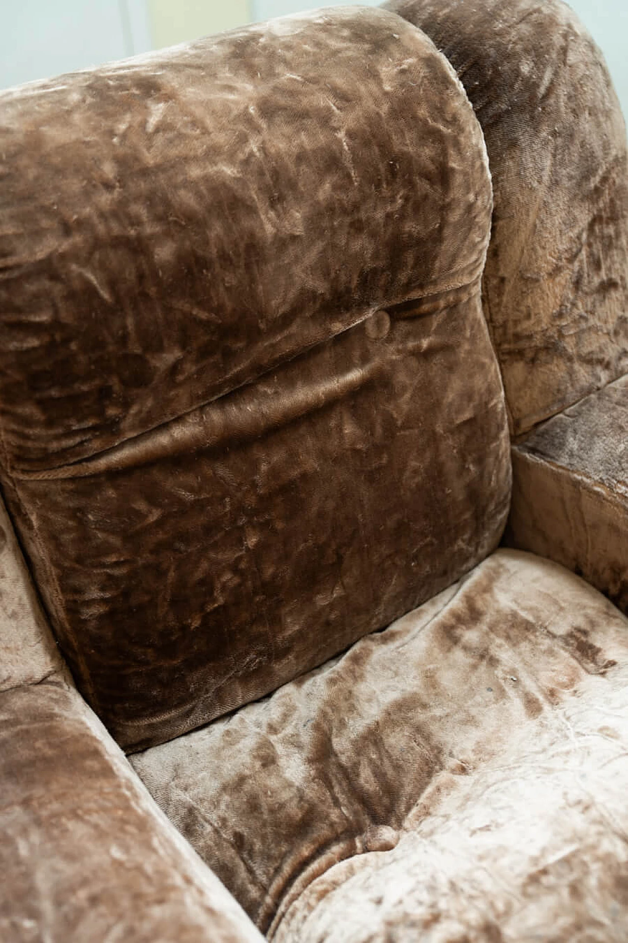 Beige chenille sofa and pair of armchairs, 1970s 18