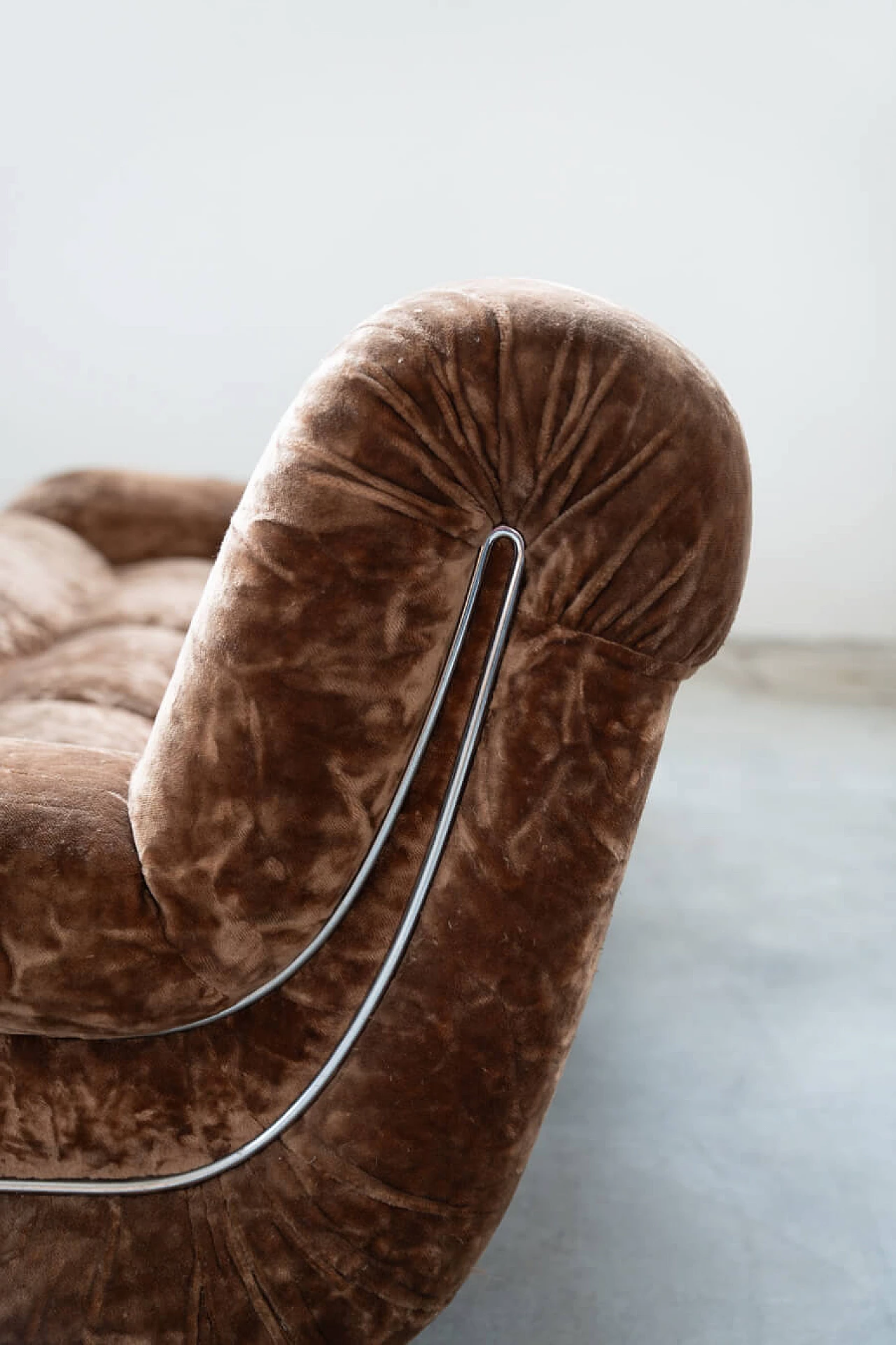 Beige chenille sofa and pair of armchairs, 1970s 21