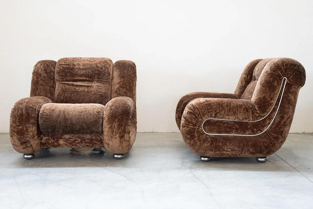 Beige chenille sofa and pair of armchairs, 1970s 22