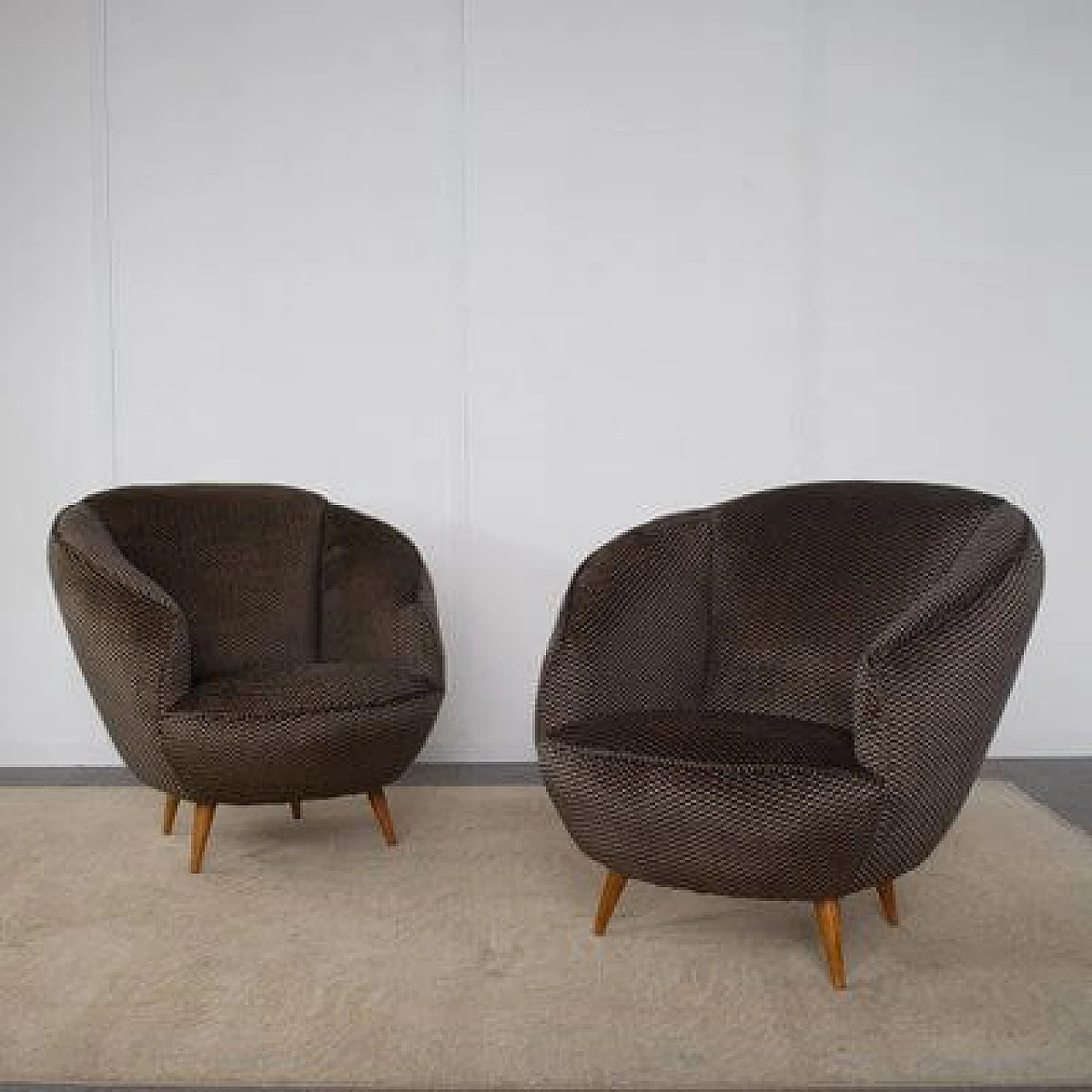 Pair of armchairs attributed to Gio Ponti, 1950s 3