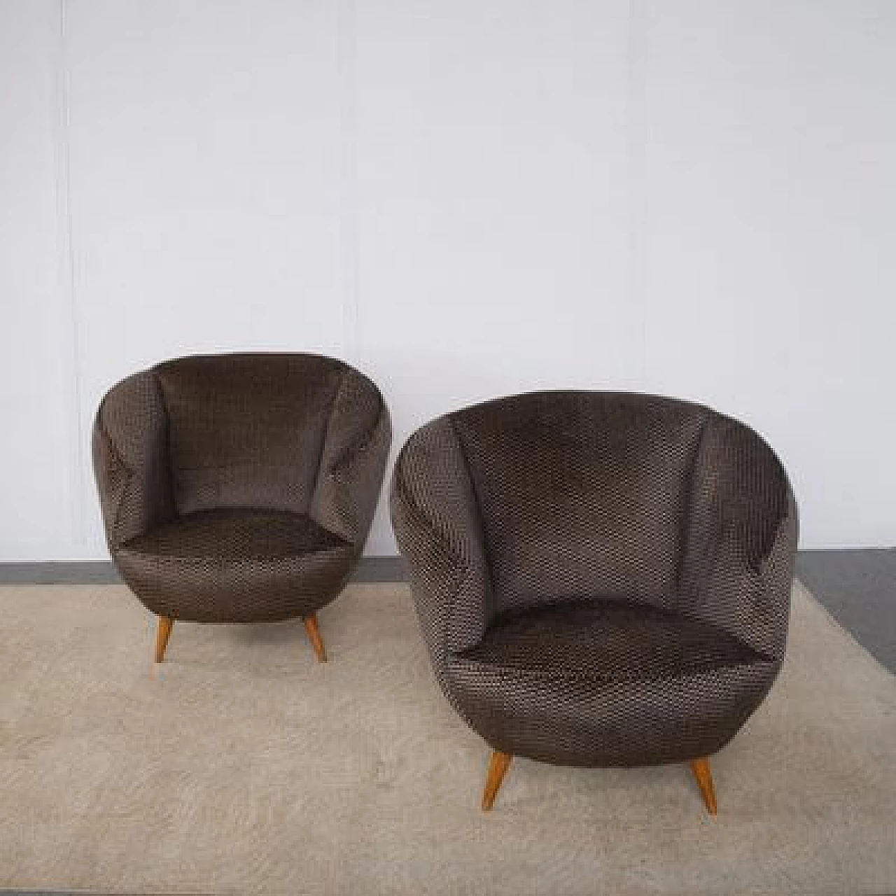 Pair of armchairs attributed to Gio Ponti, 1950s 6