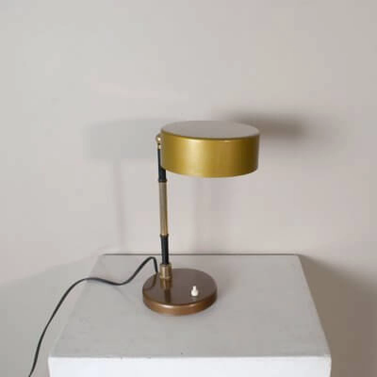 Lampada da tavolo in metallo cromato e rubino in ottone nello stile di Oscar Torlasco, anni '60 1