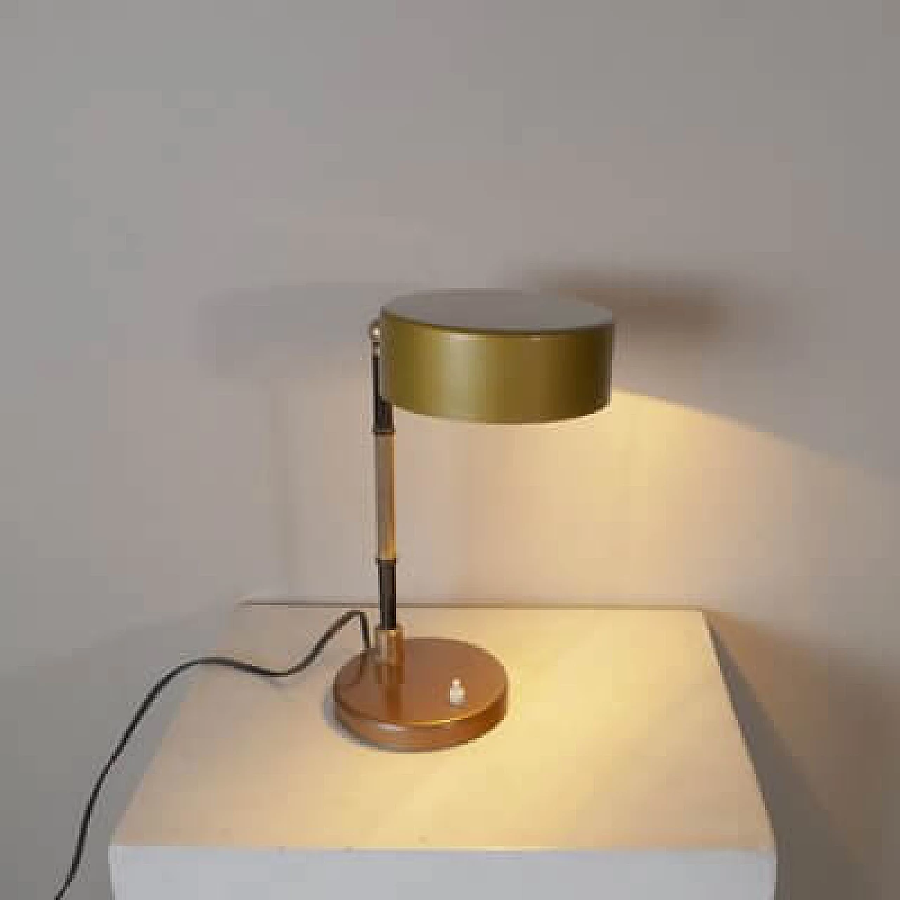 Lampada da tavolo in metallo cromato e rubino in ottone nello stile di Oscar Torlasco, anni '60 5