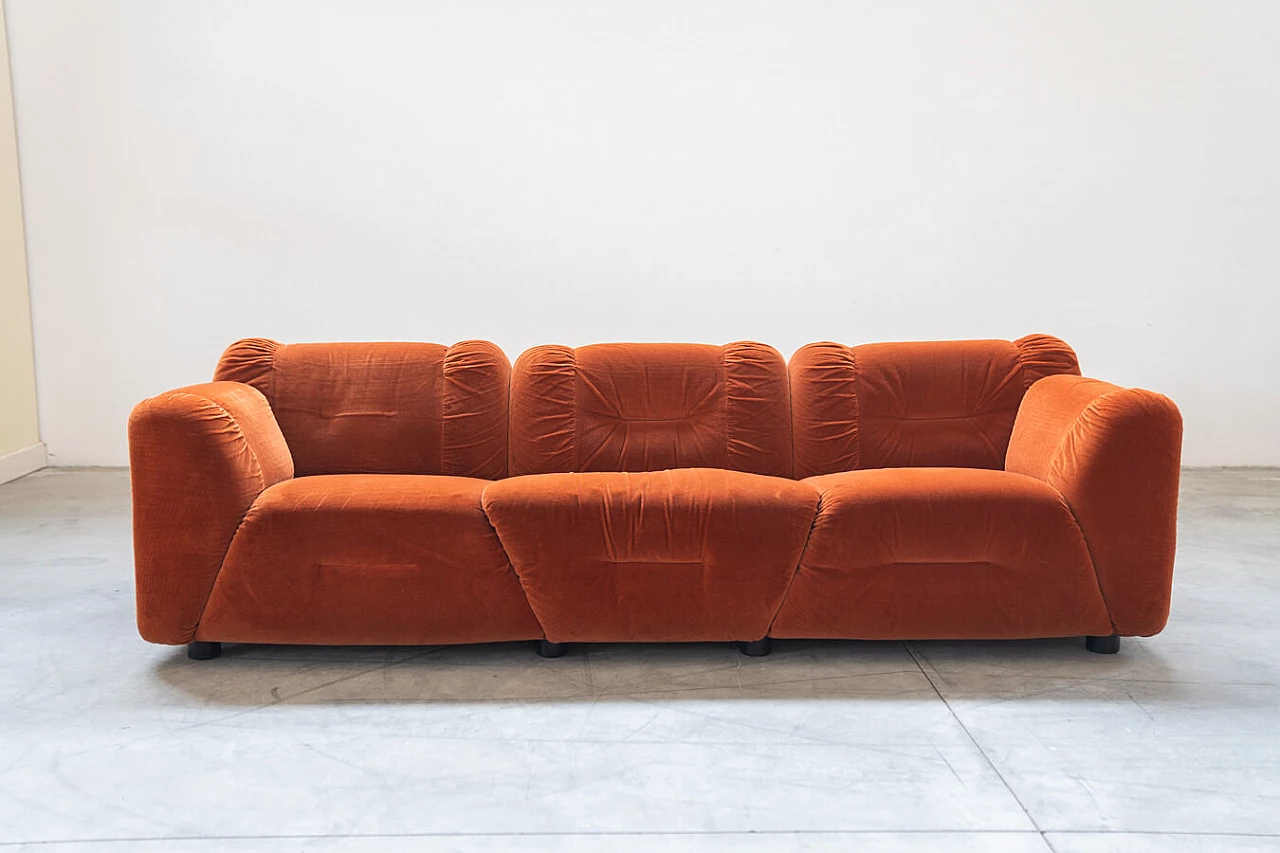 Coppia di divani in ciniglia arancione, anni '70 1
