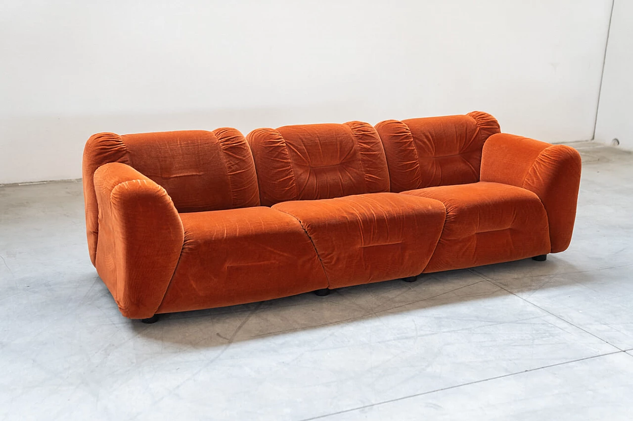 Coppia di divani in ciniglia arancione, anni '70 2