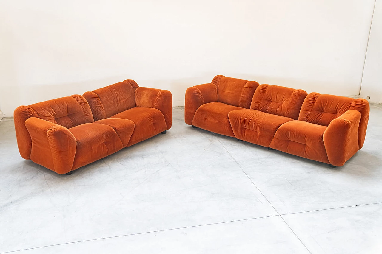 Coppia di divani in ciniglia arancione, anni '70 14