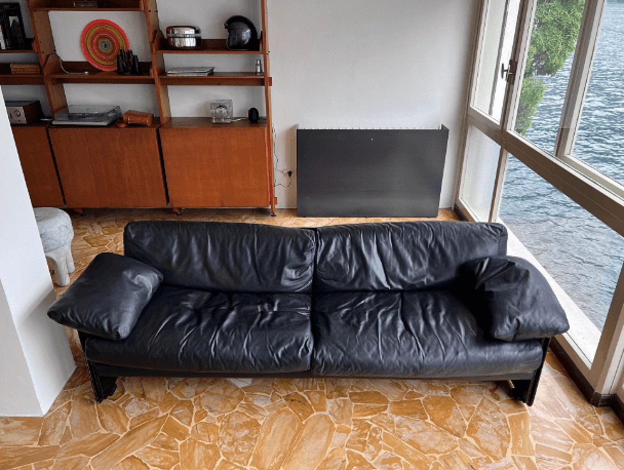 Three-seater lacquered wood and black leather sofa, 1980s 2