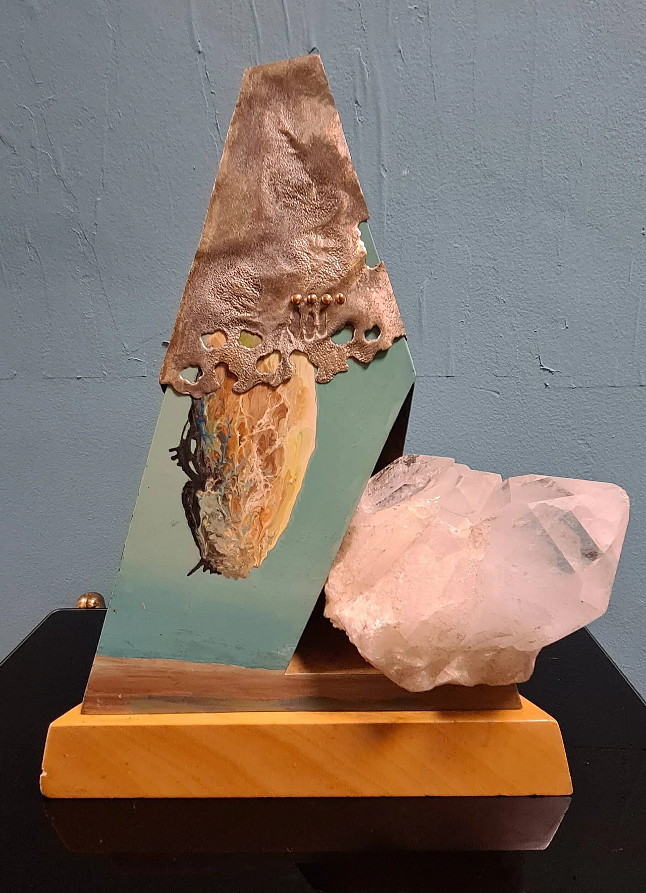 Mario Rosso, composizione metafisica, scultura in legno, metallo e quarzo, anni '80 3