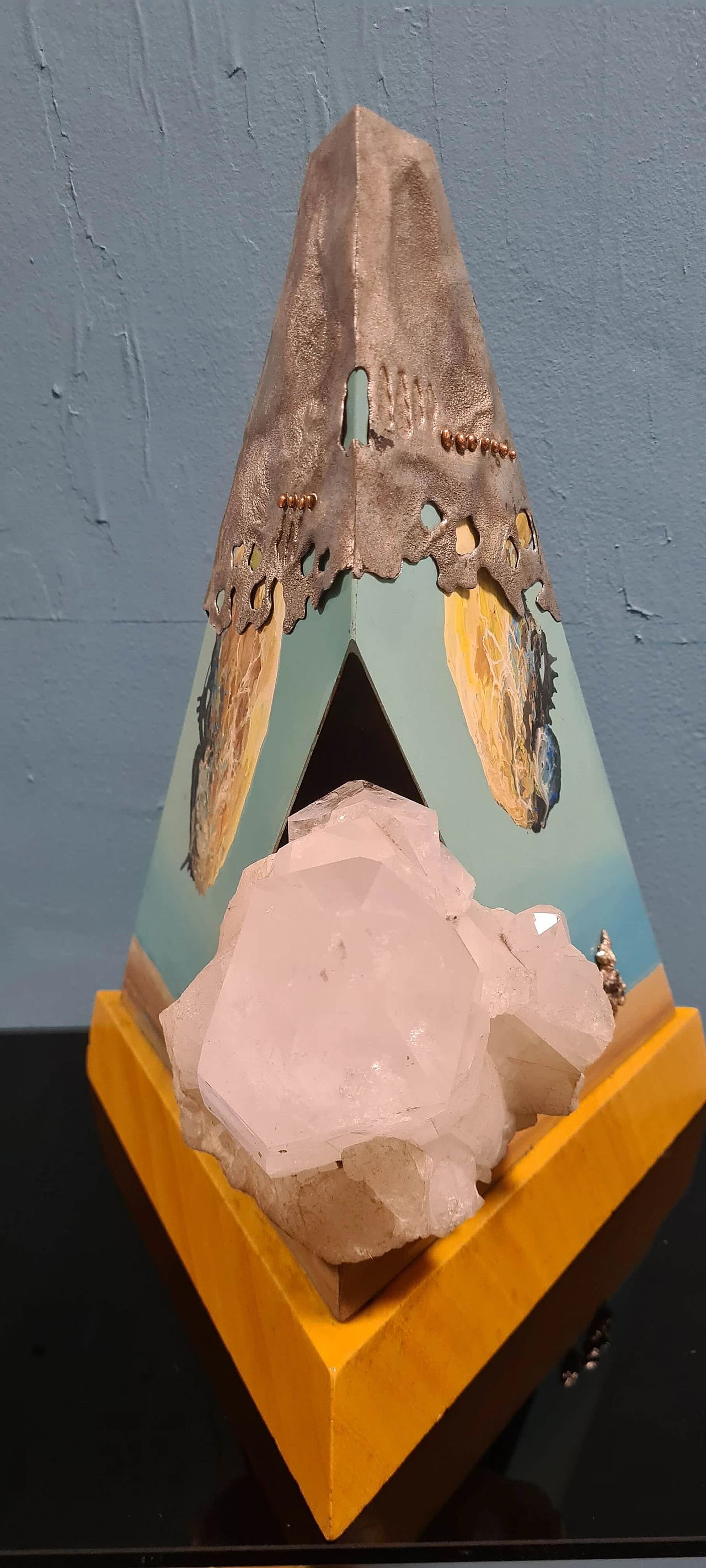 Mario Rosso, composizione metafisica, scultura in legno, metallo e quarzo, anni '80 7