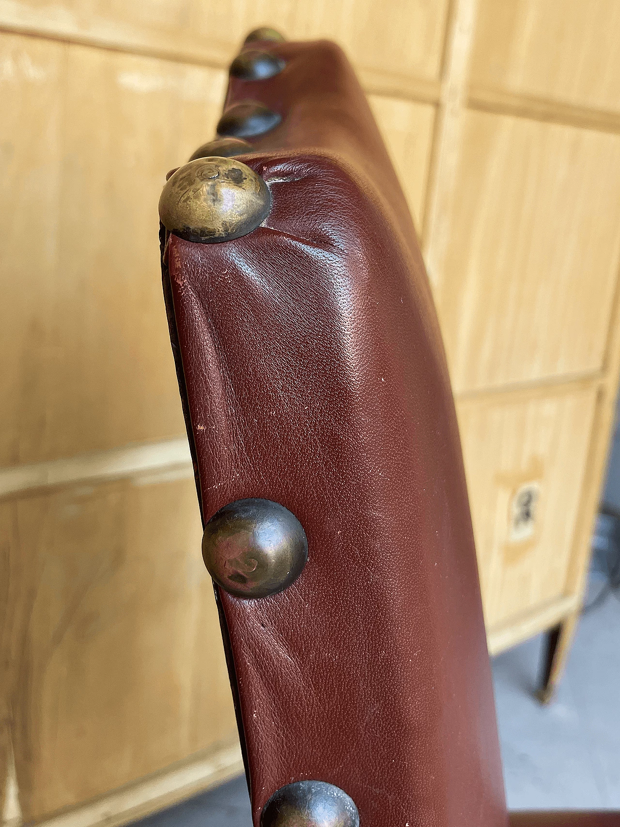 3 Chairs in oak and burgundy hide with studs, 19th century 9