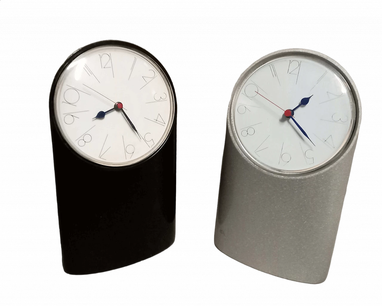 Pair of Tantalo table clocks by Richard Sapper for Artemide, 1960s 5