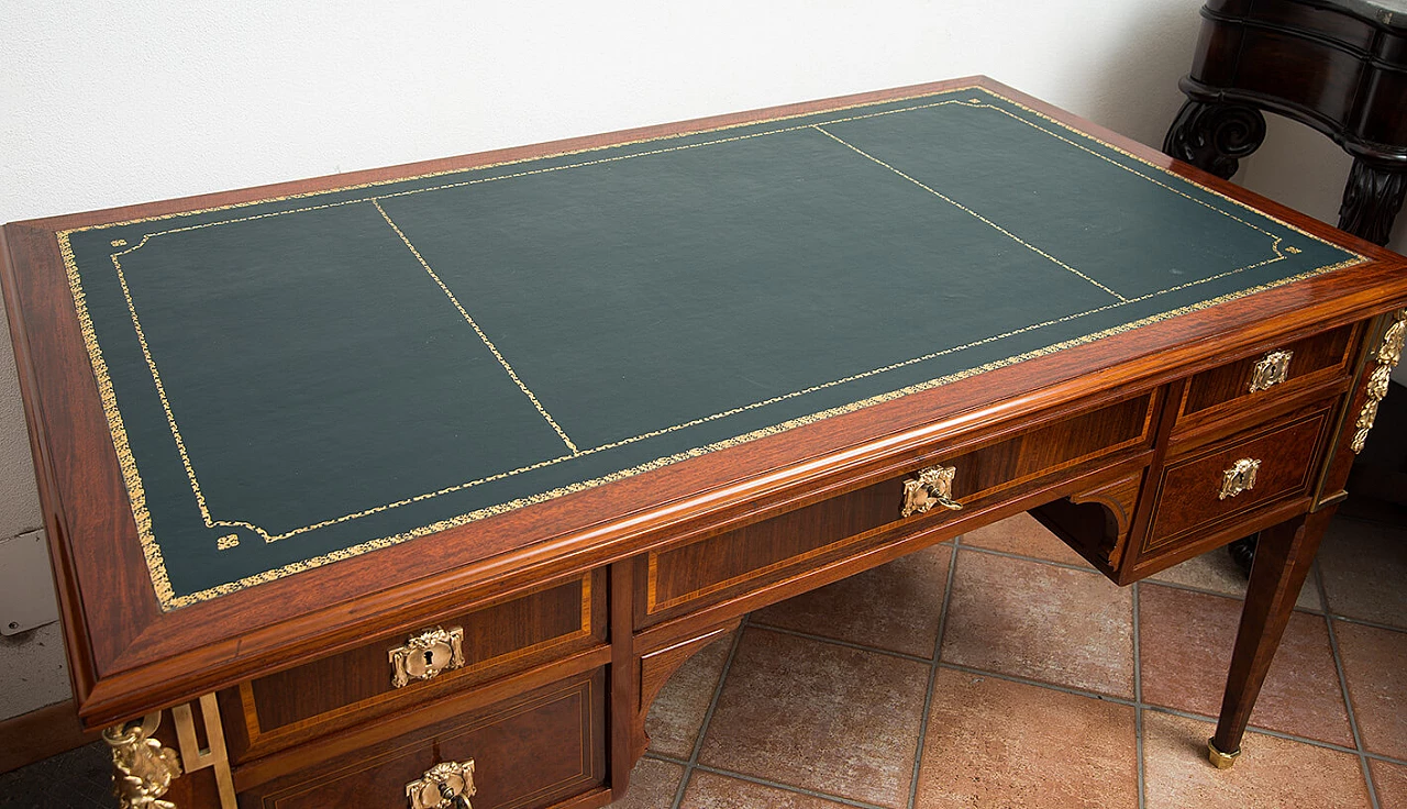 Scrivania Napoleone III in piuma di mogano con elementi in bronzo dorato, '800 2
