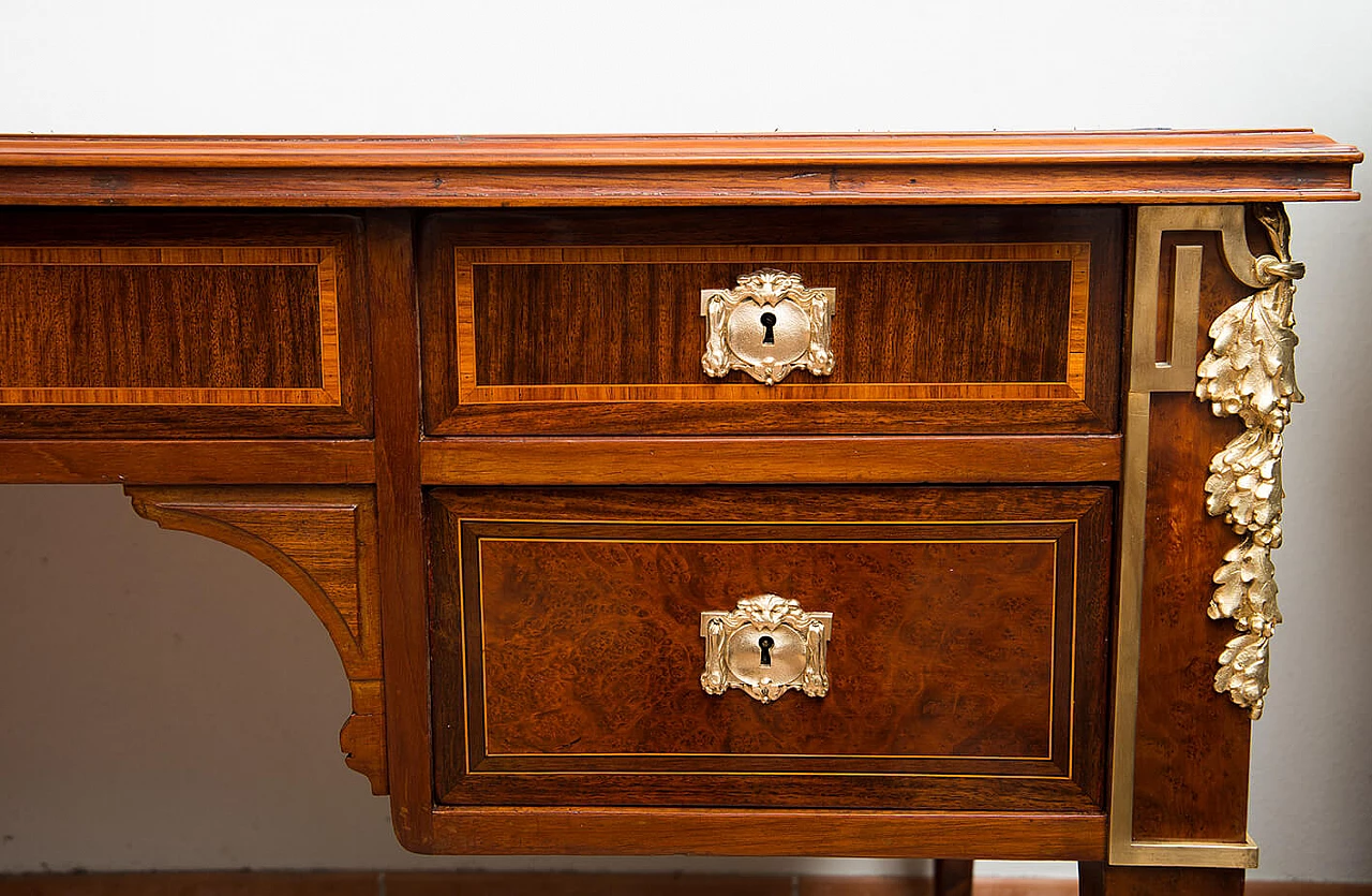 Scrivania Napoleone III in piuma di mogano con elementi in bronzo dorato, '800 4