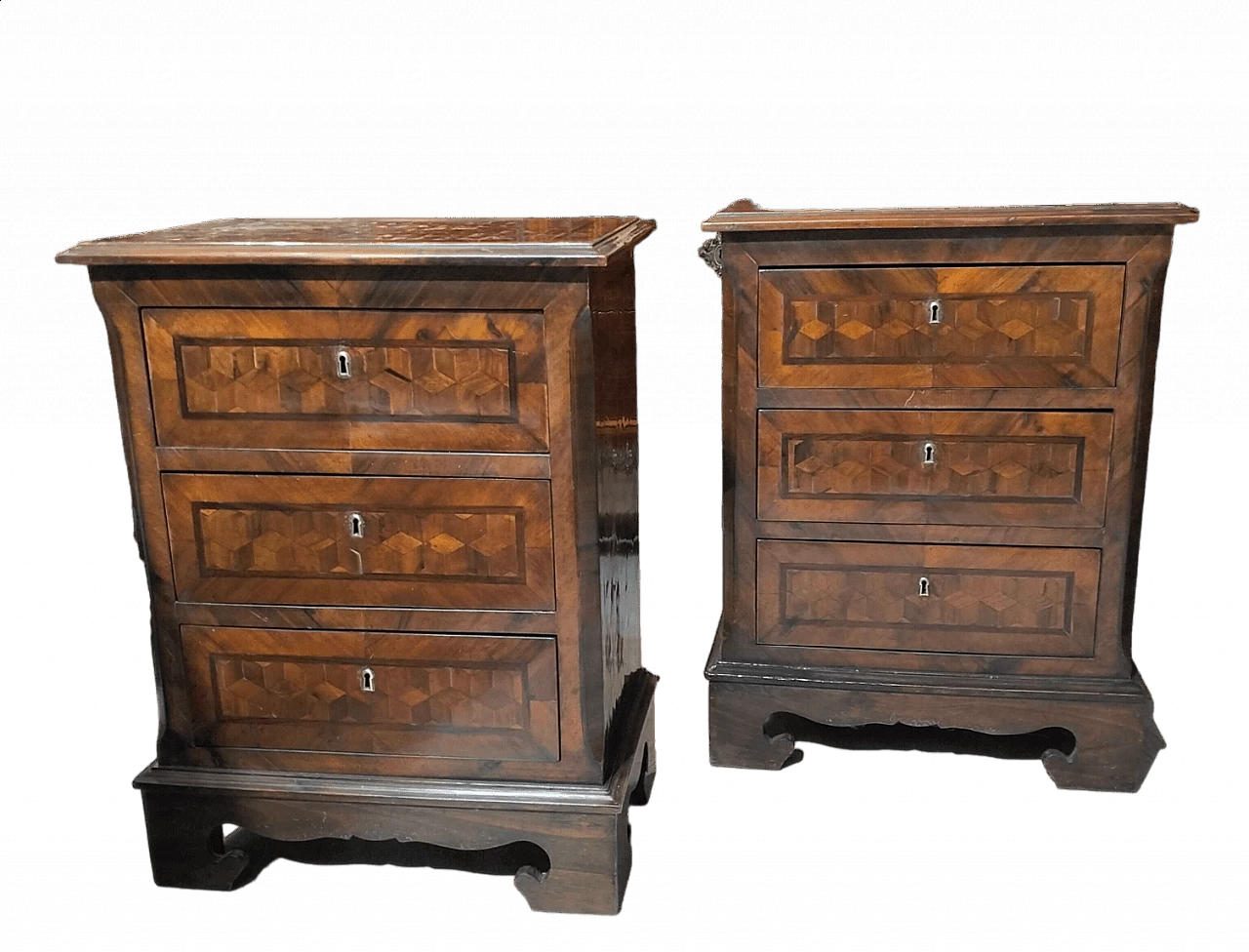 Coppia di comodini in noce con intarsi a scacchiera, inizio '900 7